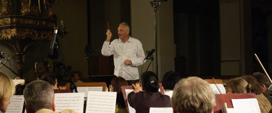 Krzesimir_Debski_jako_dyrygent_podczas_nagrania_Cosmopolis_(2008-06-03)